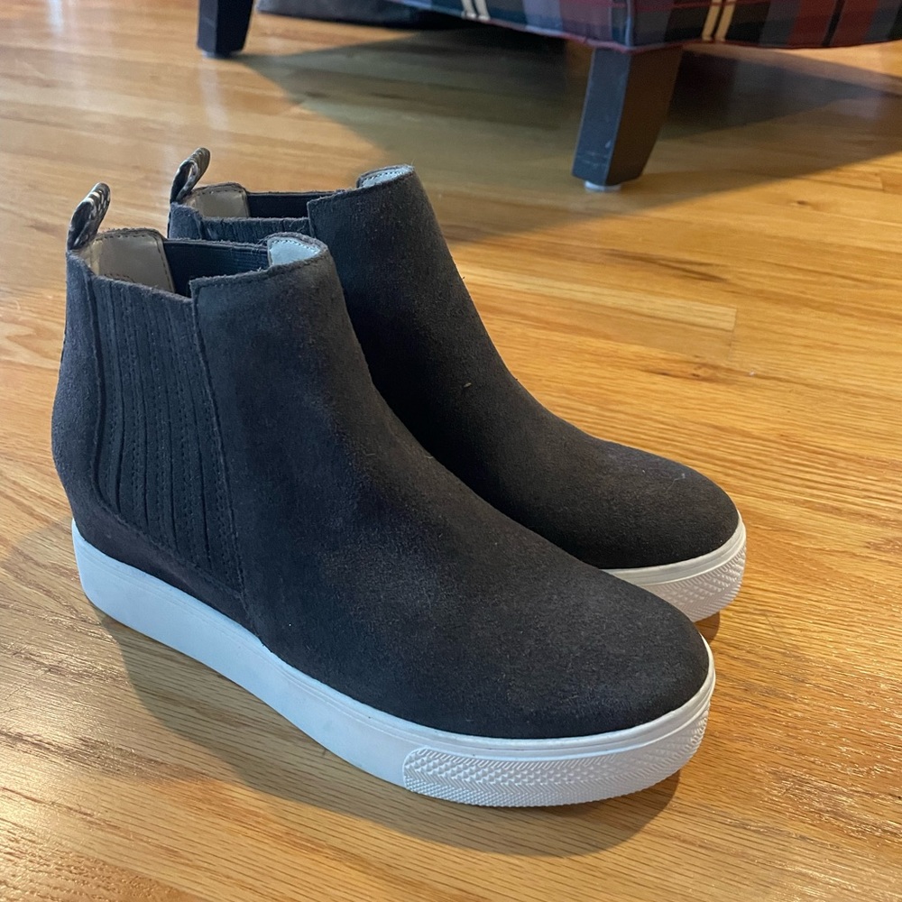 New dolce vita suede ankle boot white rubber soul slight platform inside heel